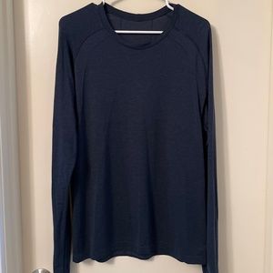 Men’s medium lululemon activewear shirt